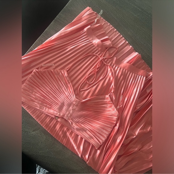 Meshki Pleated Set. - Picture 3 of 8